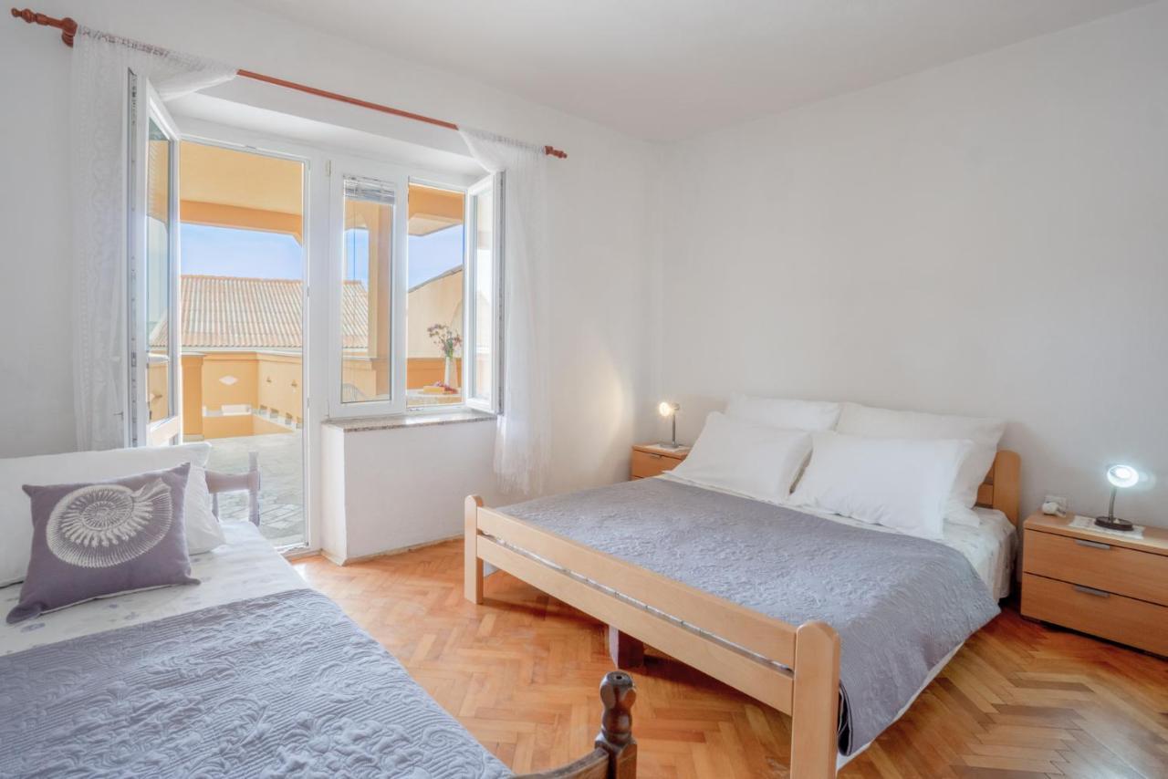 Urica Apartamento Metajna Exterior foto